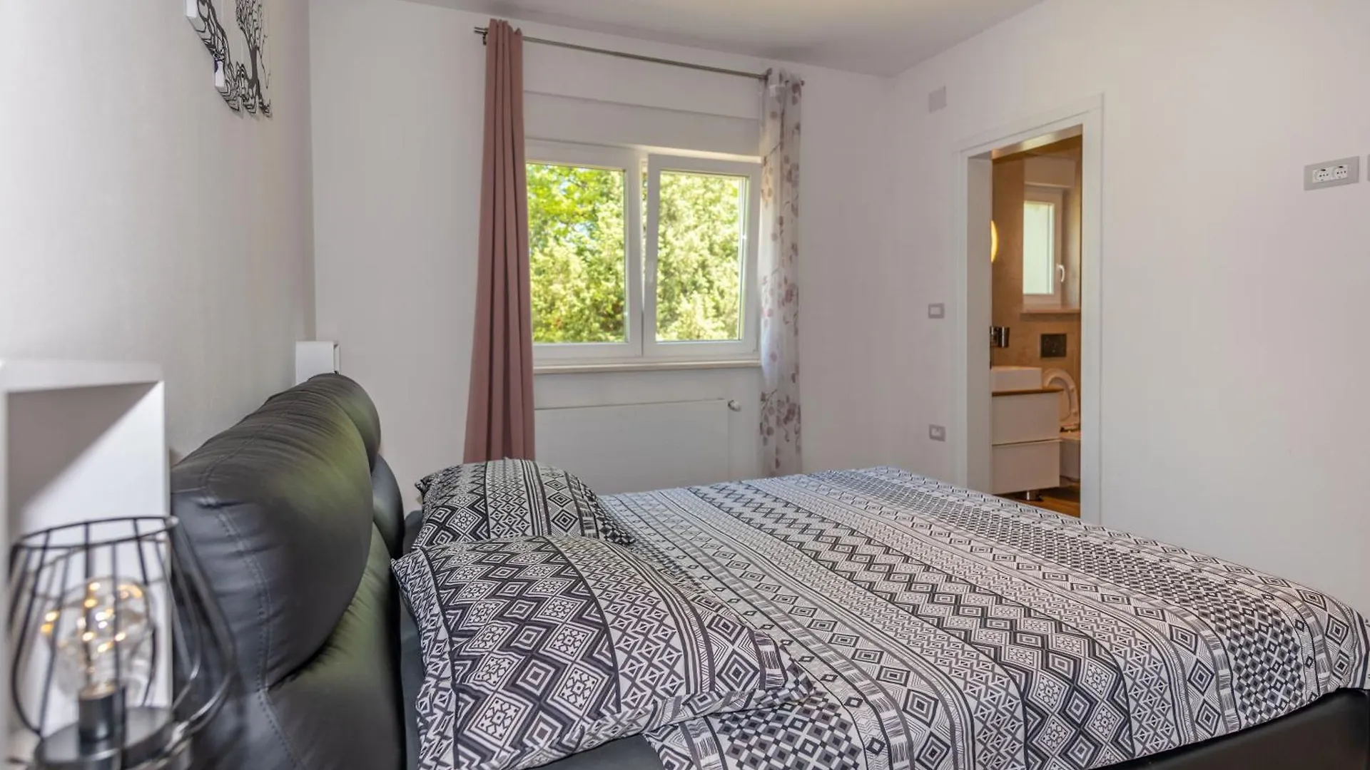 Dom wakacyjny Villa Forrest, A Charming Villa Surrounded By Beautiful Nature Krizanici